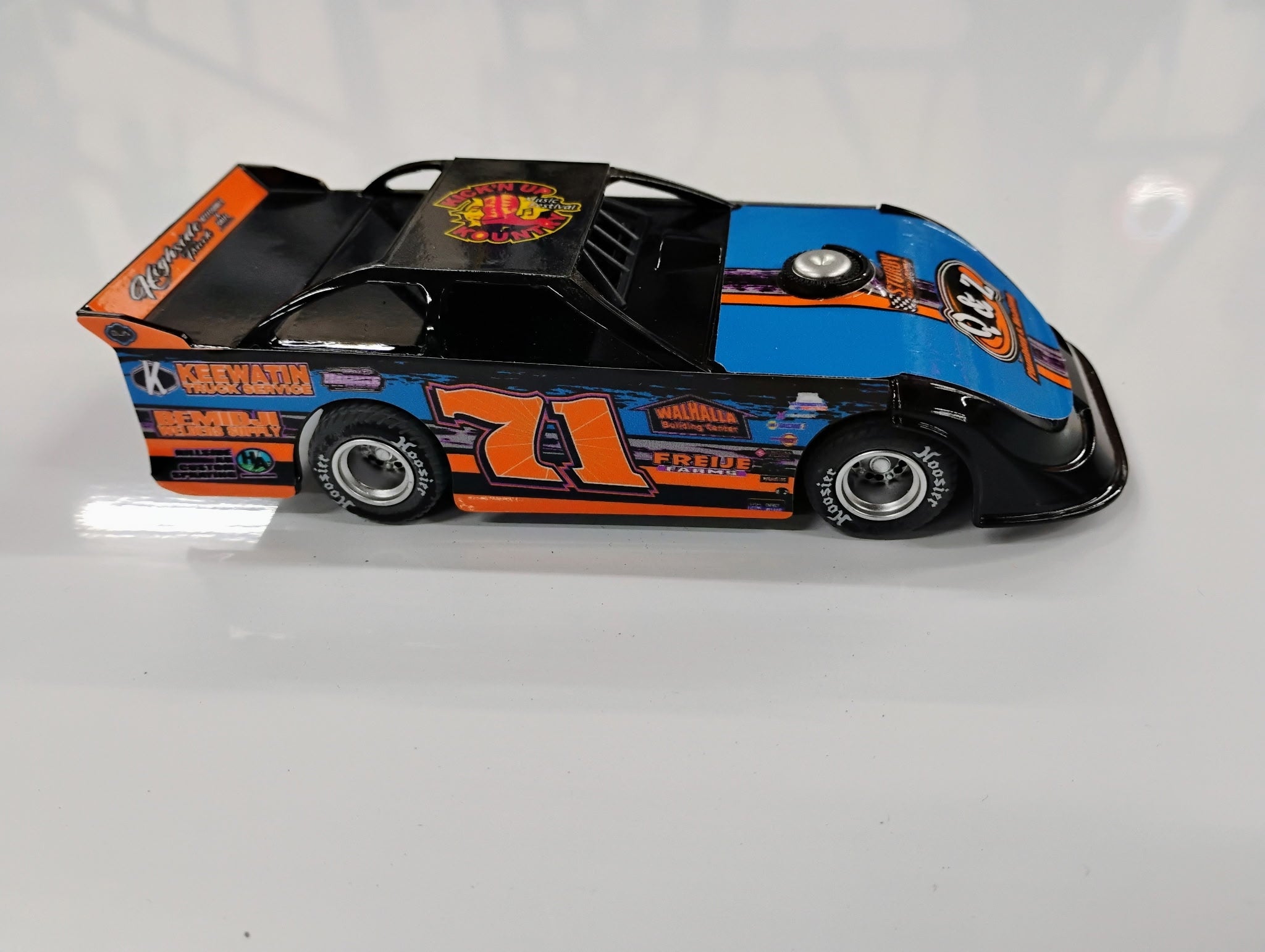 1:32 Pull Back Diecast